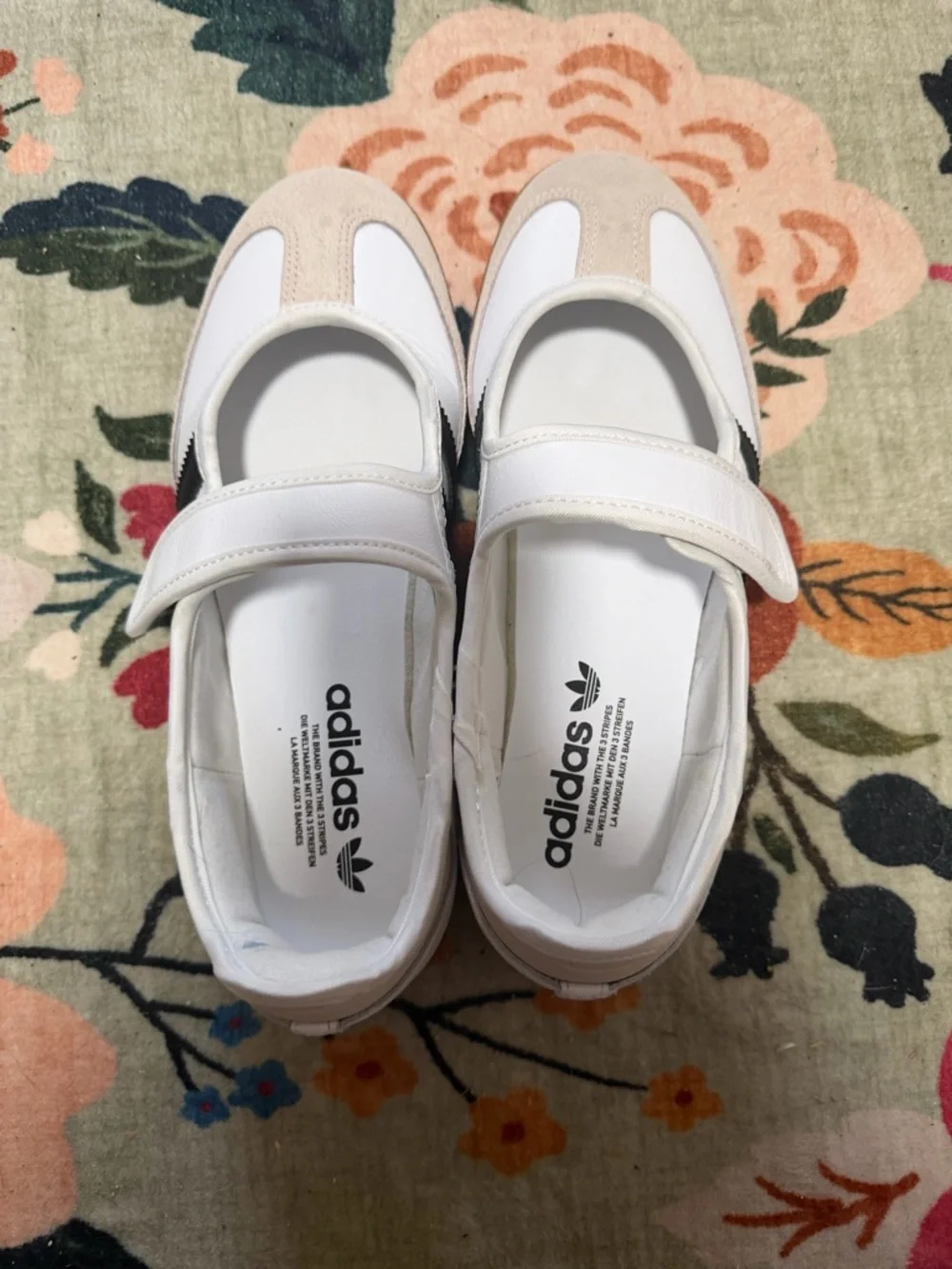 Adidas Samba Janes - Picture 2 of 6